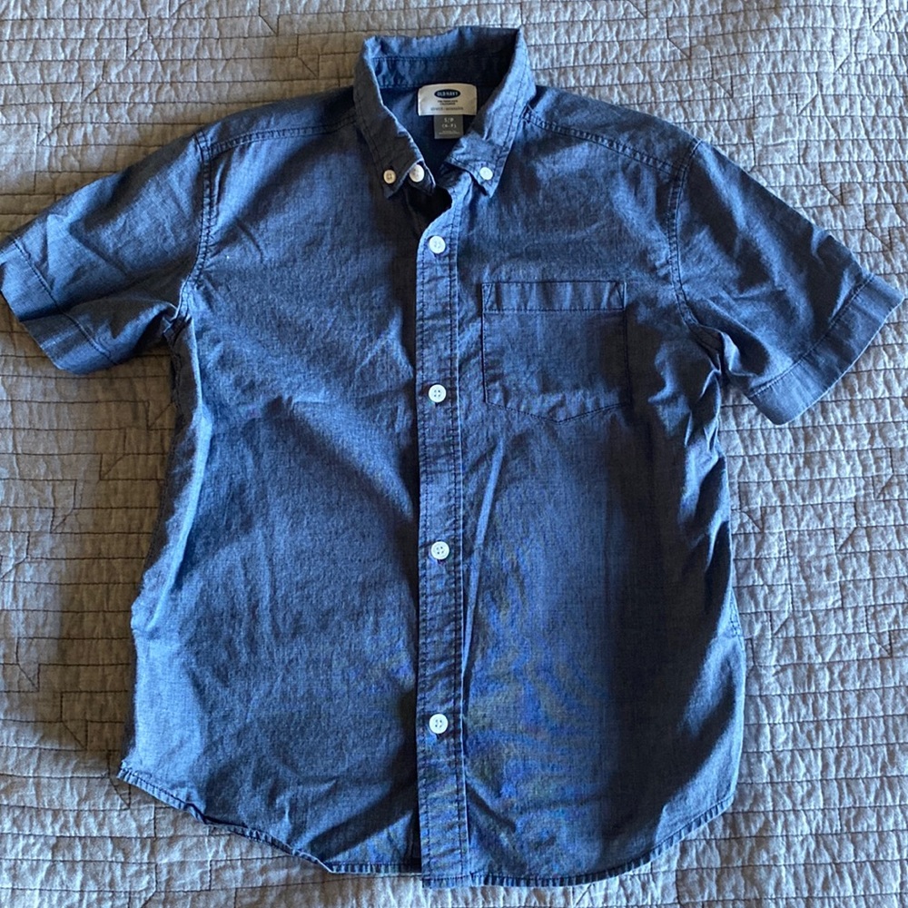 Short sleeve button down
